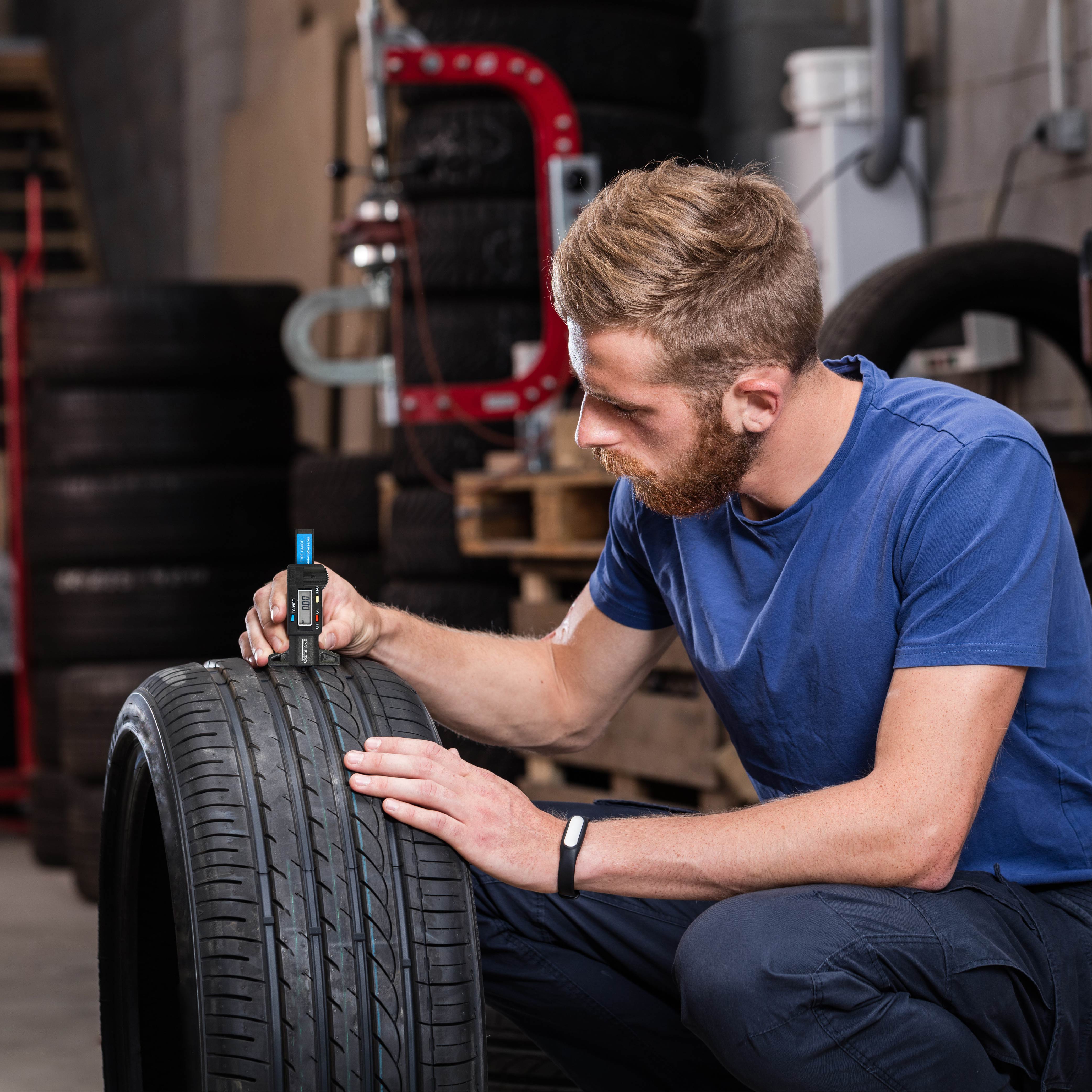 GADLANE DIGITAL TYRE PRESSURE GAUGE & TREAD DEPTH GAUGE